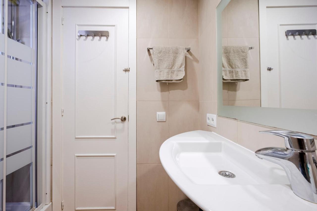 ברצלונה Three Bedroom Apartment In Sants מראה חיצוני תמונה